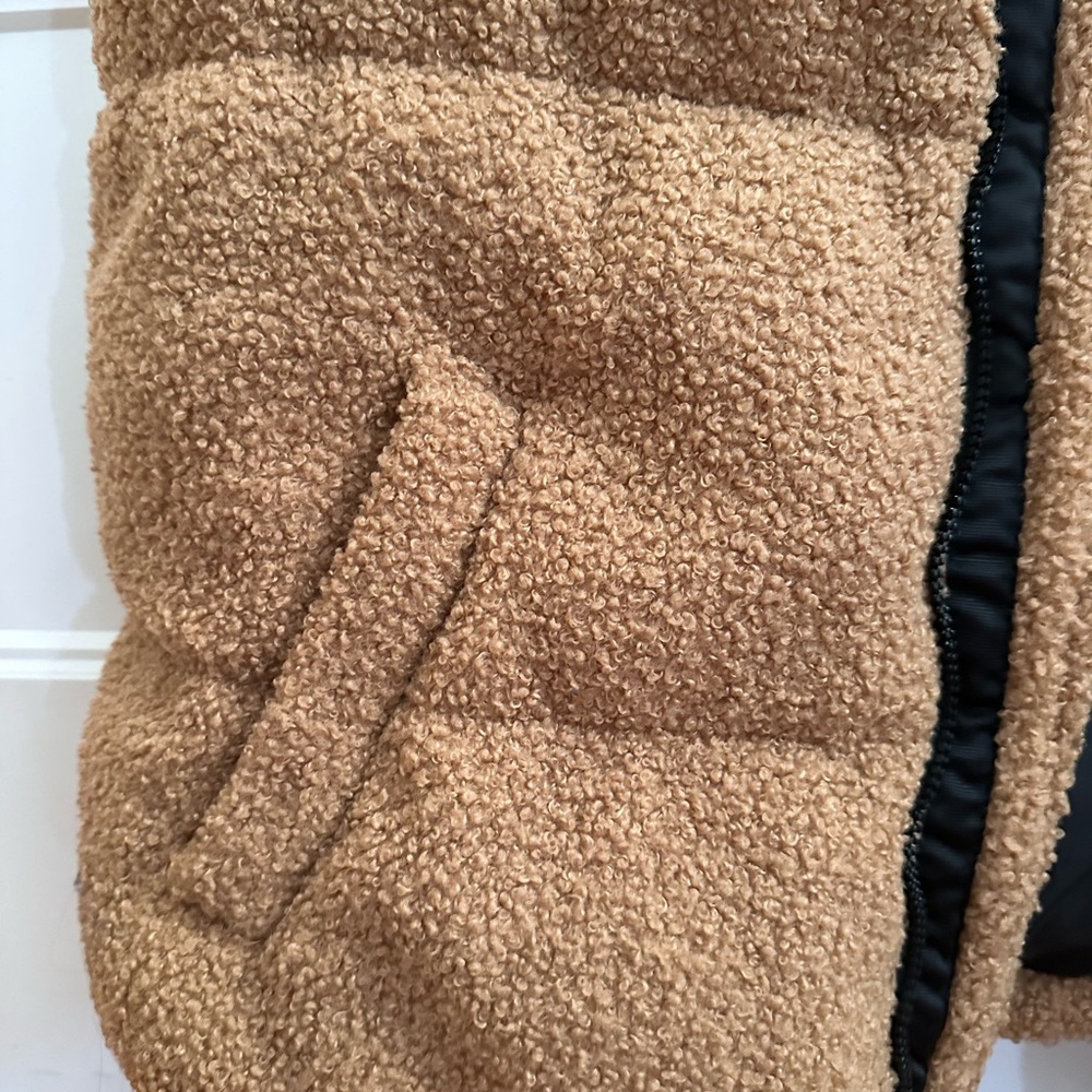Wild fable Woman’s Tan Sherpa Vest with Black Yoke - Picture 2 of 7
